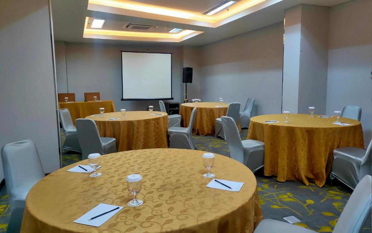 Hotel 88 Itc Fatmawati Jakarta By Wh Exterior photo