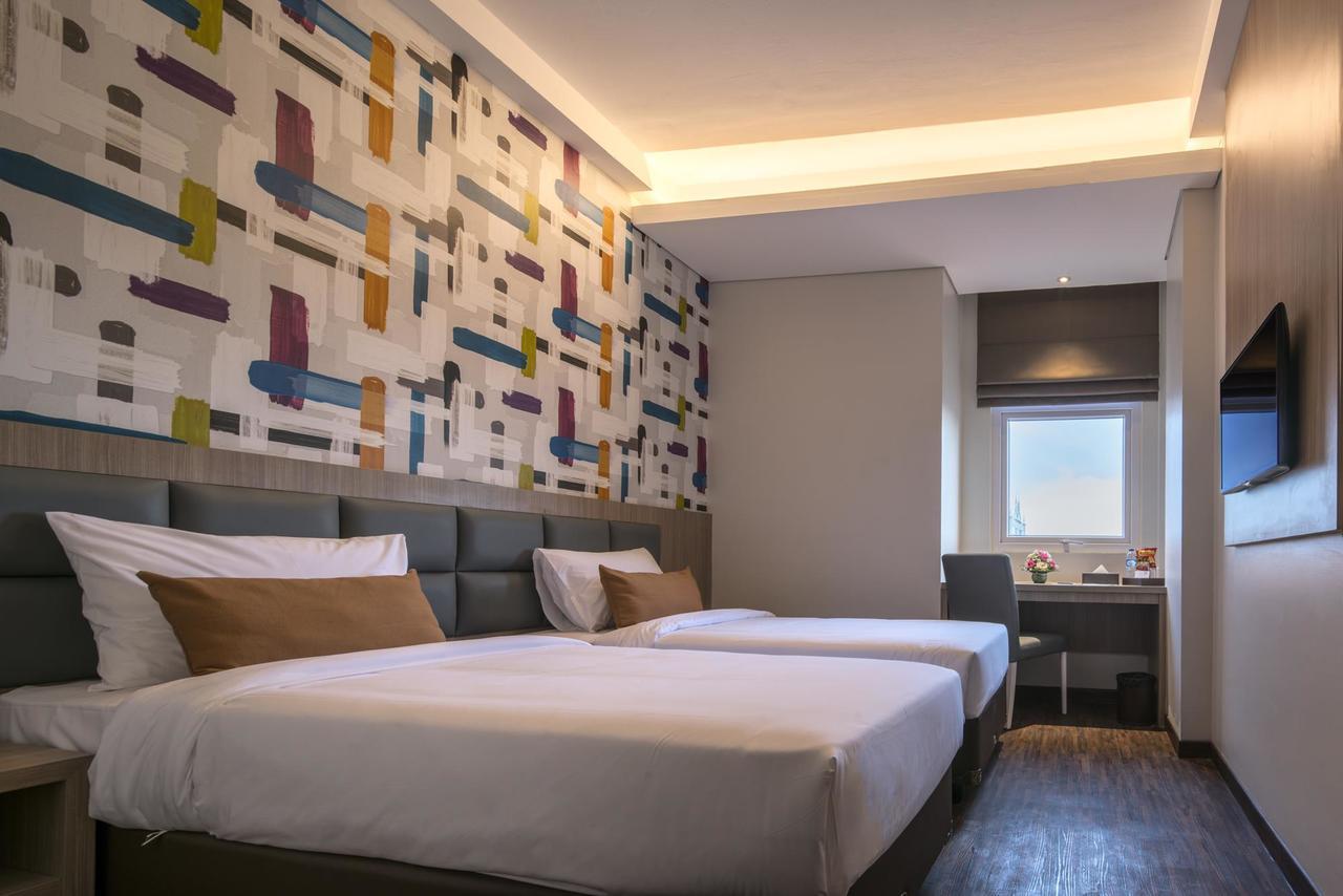Hotel 88 Itc Fatmawati Jakarta By Wh Exterior photo