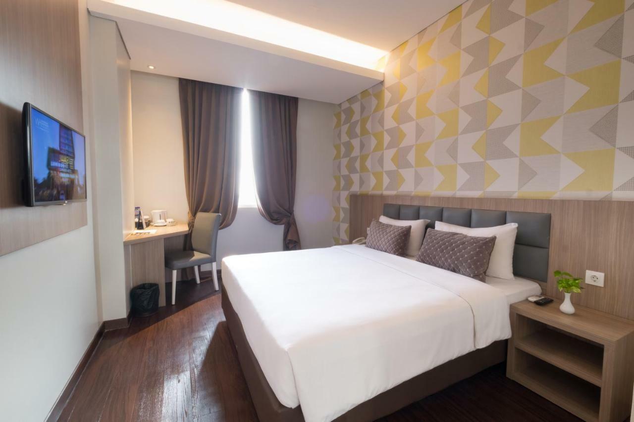 Hotel 88 Itc Fatmawati Jakarta By Wh Exterior photo
