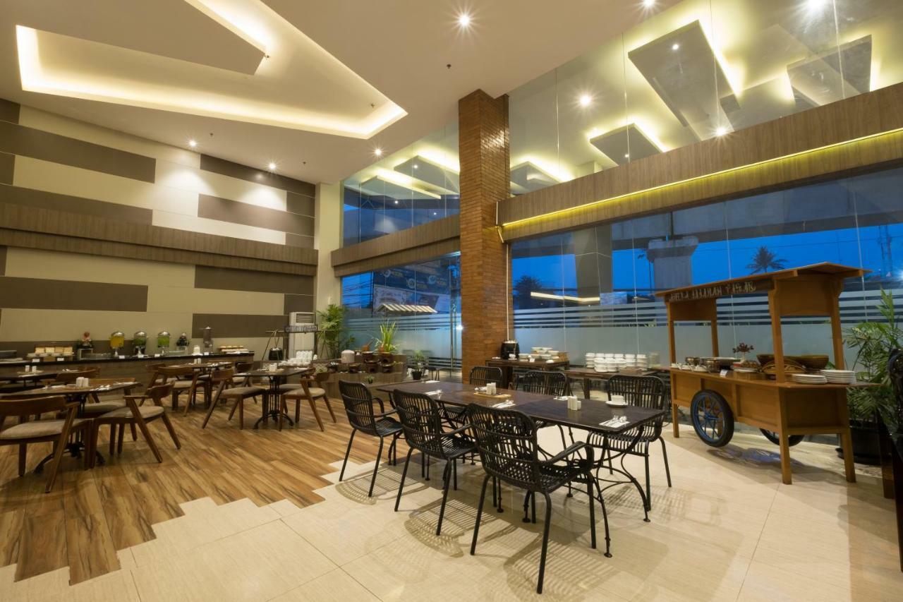 Hotel 88 Itc Fatmawati Jakarta By Wh Exterior photo