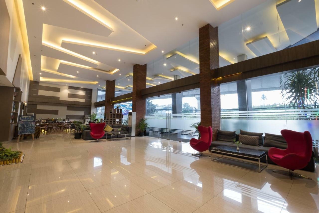 Hotel 88 Itc Fatmawati Jakarta By Wh Exterior photo