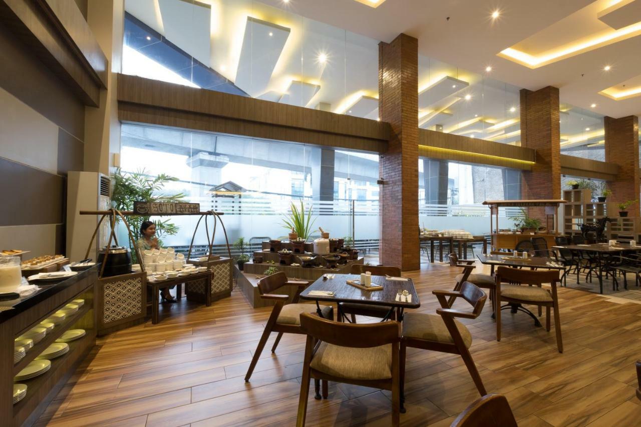 Hotel 88 Itc Fatmawati Jakarta By Wh Exterior photo